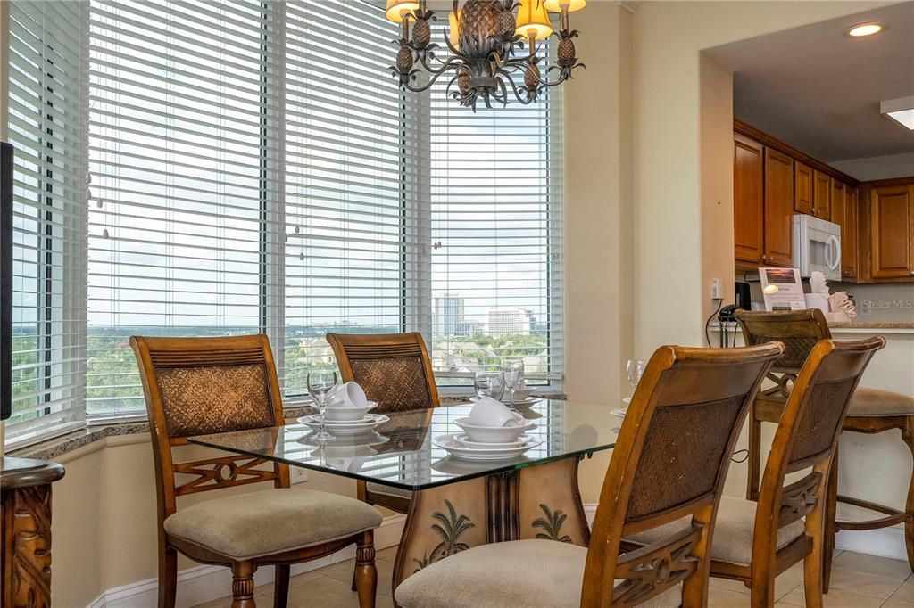 待售: $305,000 (2 贝兹, 2 浴室, 1078 平方英尺)