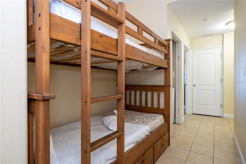 待售: $305,000 (2 贝兹, 2 浴室, 1078 平方英尺)