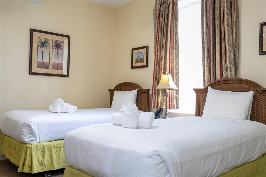 待售: $305,000 (2 贝兹, 2 浴室, 1078 平方英尺)