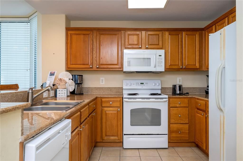 待售: $305,000 (2 贝兹, 2 浴室, 1078 平方英尺)