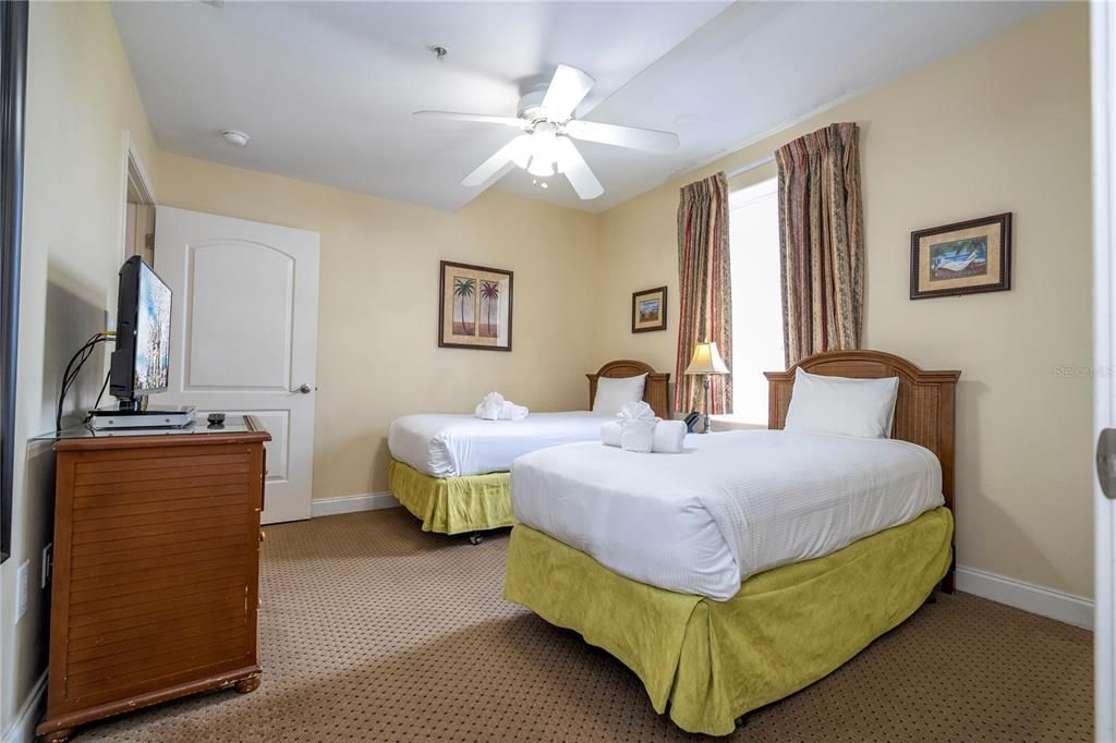 待售: $305,000 (2 贝兹, 2 浴室, 1078 平方英尺)