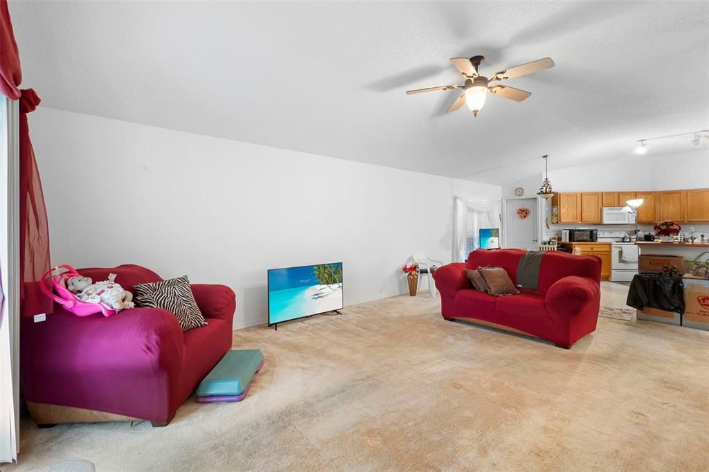 На продажу: $324,990 (3 спален, 2 ванн, 1874 Квадратных фут)