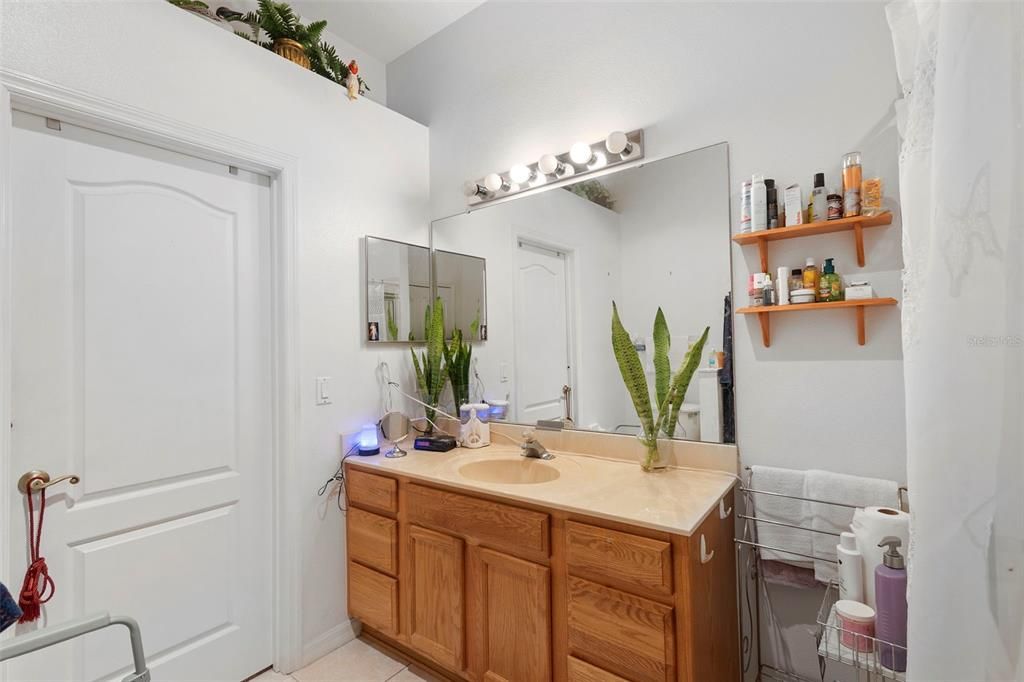 На продажу: $324,990 (3 спален, 2 ванн, 1874 Квадратных фут)