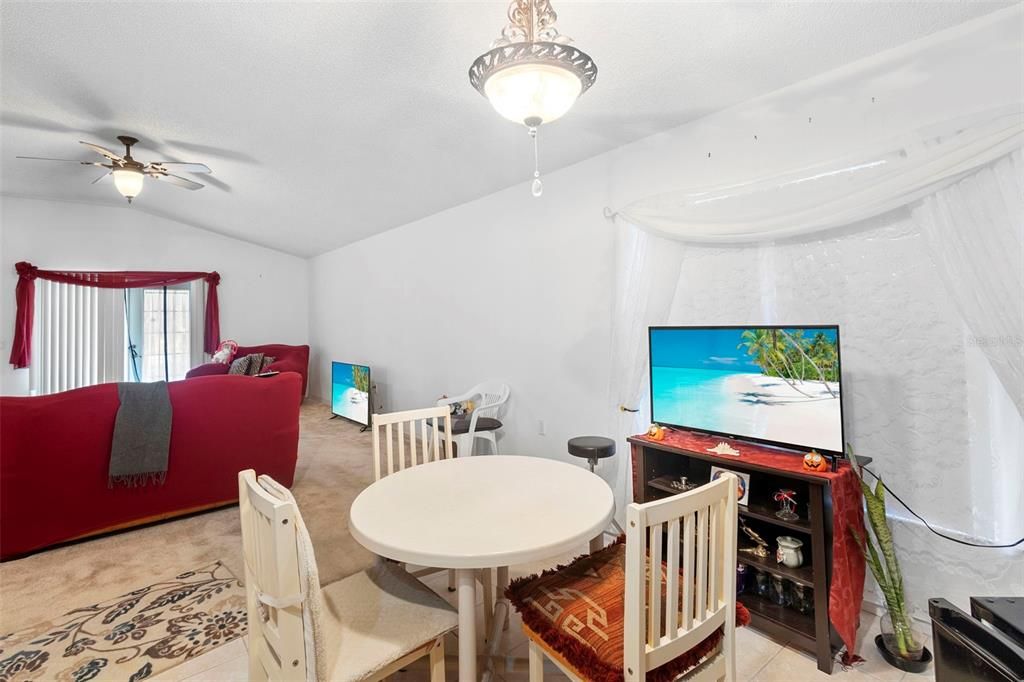 На продажу: $324,990 (3 спален, 2 ванн, 1874 Квадратных фут)