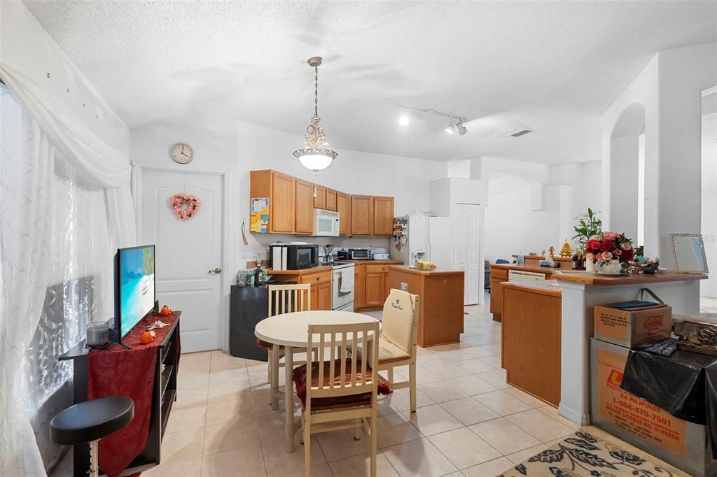 На продажу: $324,990 (3 спален, 2 ванн, 1874 Квадратных фут)