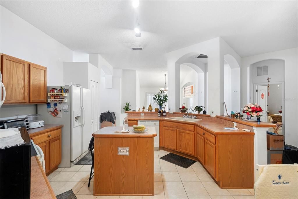 На продажу: $324,990 (3 спален, 2 ванн, 1874 Квадратных фут)