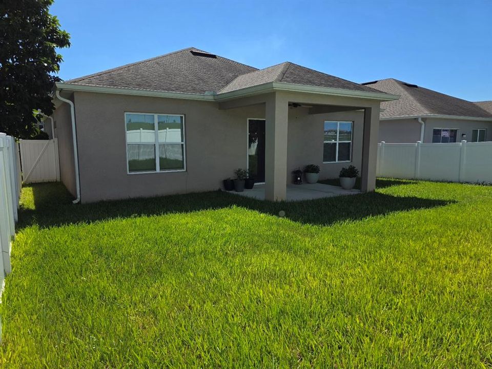 For Sale: $429,000 (3 beds, 2 baths, 1792 Square Feet)