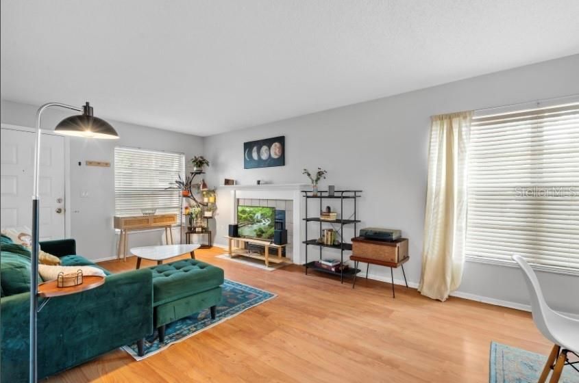 Activo con contrato: $1,395 (2 camas, 2 baños, 912 Pies cuadrados)