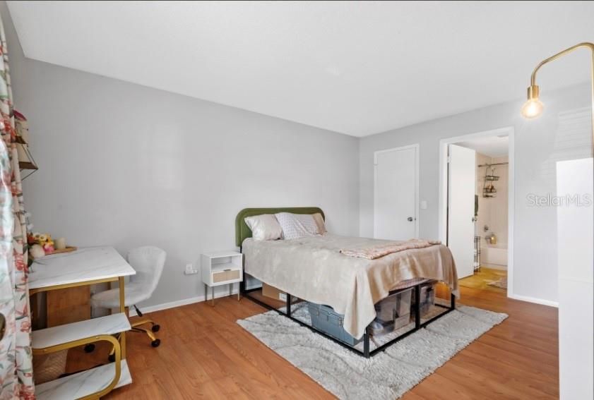 Activo con contrato: $1,395 (2 camas, 2 baños, 912 Pies cuadrados)