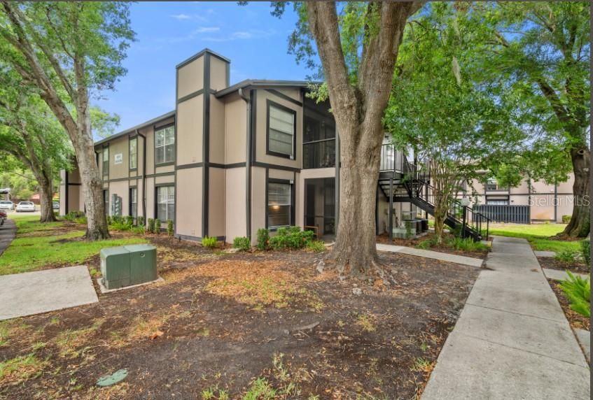 Activo con contrato: $1,395 (2 camas, 2 baños, 912 Pies cuadrados)