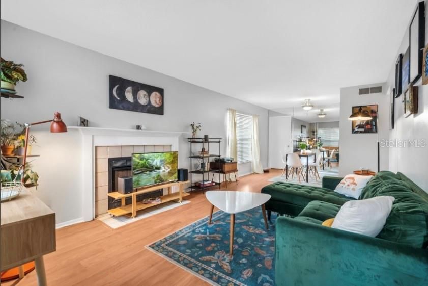 Activo con contrato: $1,395 (2 camas, 2 baños, 912 Pies cuadrados)