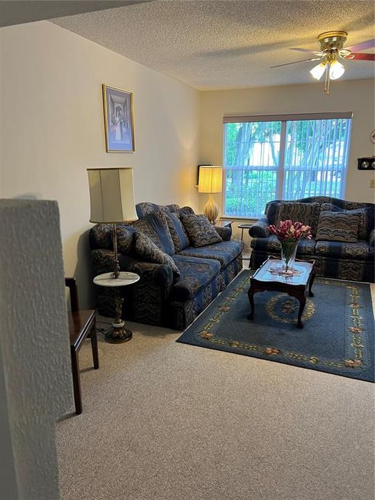 Под контрактом: $210,000 (3 спален, 2 ванн, 1316 Квадратных фут)