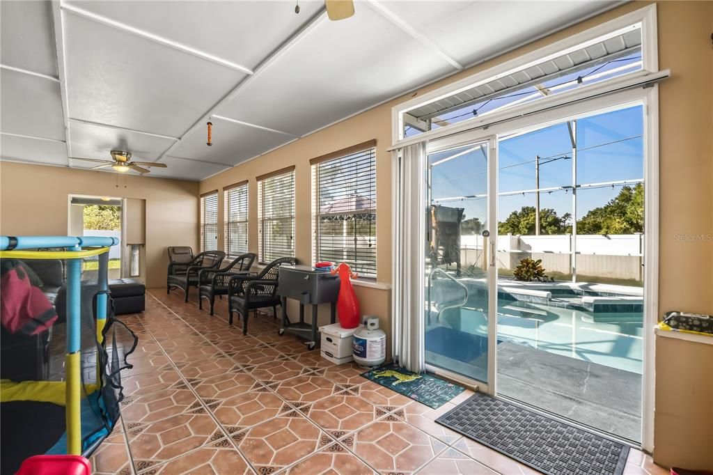 待售: $550,000 (4 贝兹, 2 浴室, 2763 平方英尺)