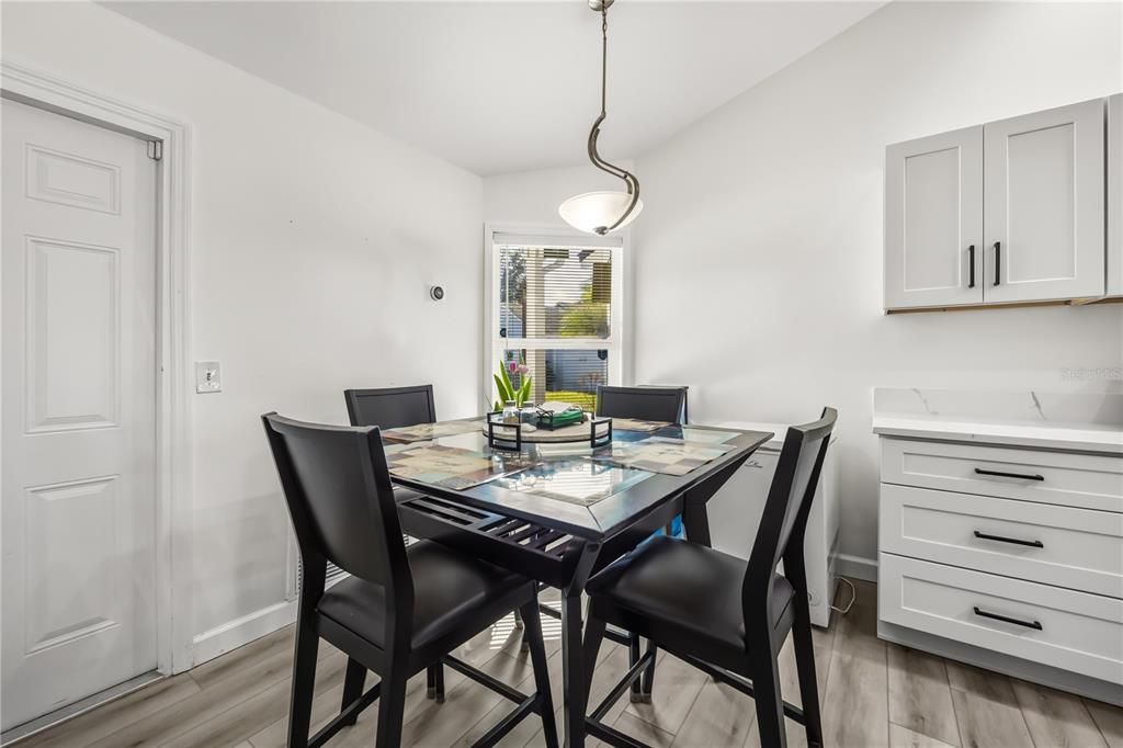 待售: $550,000 (4 贝兹, 2 浴室, 2763 平方英尺)