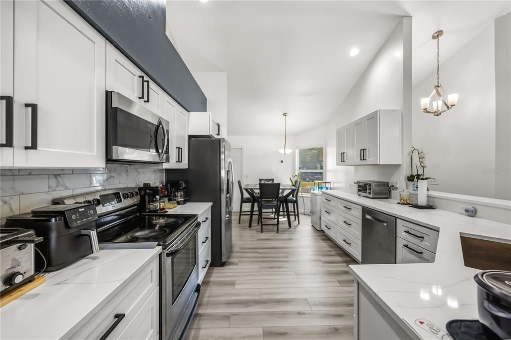 待售: $550,000 (4 贝兹, 2 浴室, 2763 平方英尺)