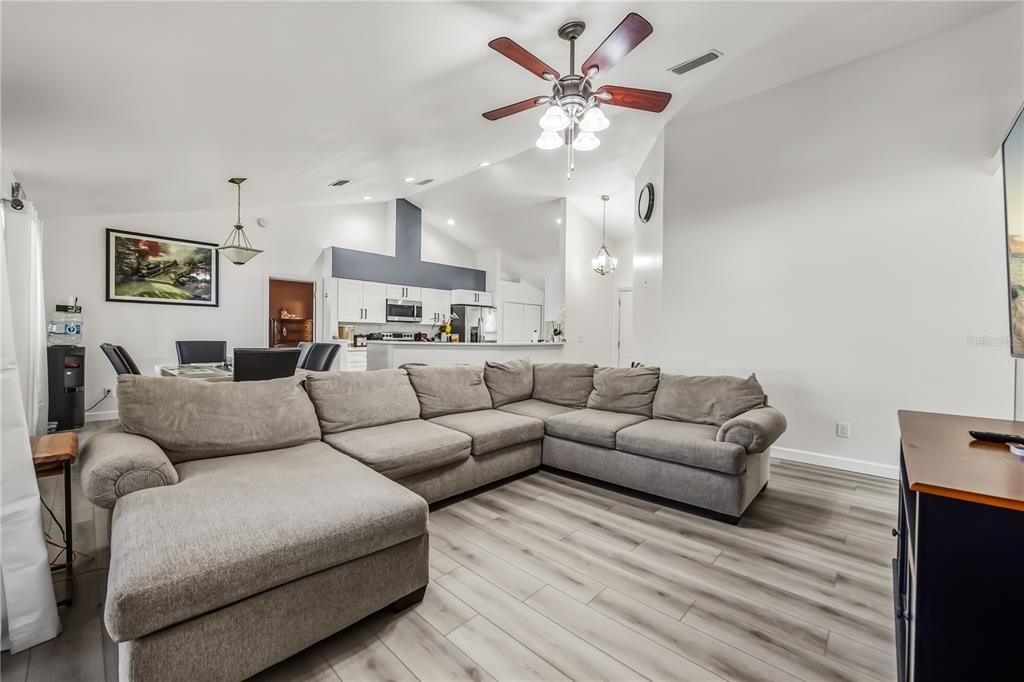 待售: $550,000 (4 贝兹, 2 浴室, 2763 平方英尺)