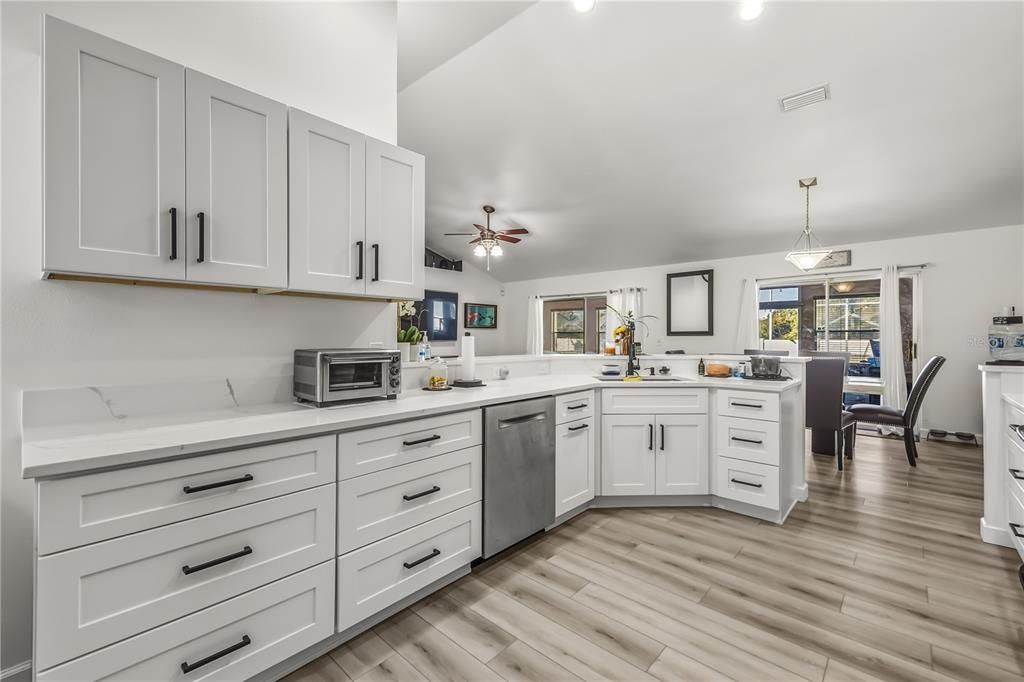 待售: $550,000 (4 贝兹, 2 浴室, 2763 平方英尺)