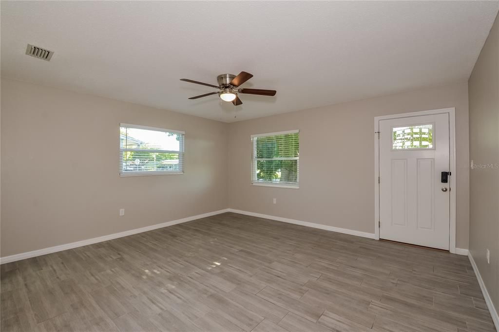 For Rent: $1,840 (3 beds, 1 baths, 1135 Square Feet)