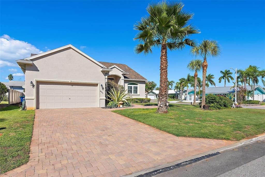 待售: $895,000 (3 贝兹, 2 浴室, 2083 平方英尺)