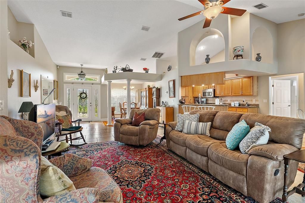 待售: $895,000 (3 贝兹, 2 浴室, 2083 平方英尺)