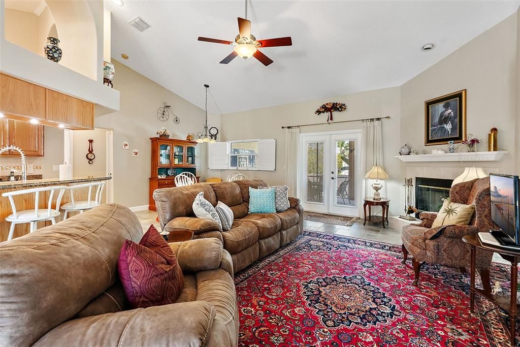 待售: $895,000 (3 贝兹, 2 浴室, 2083 平方英尺)