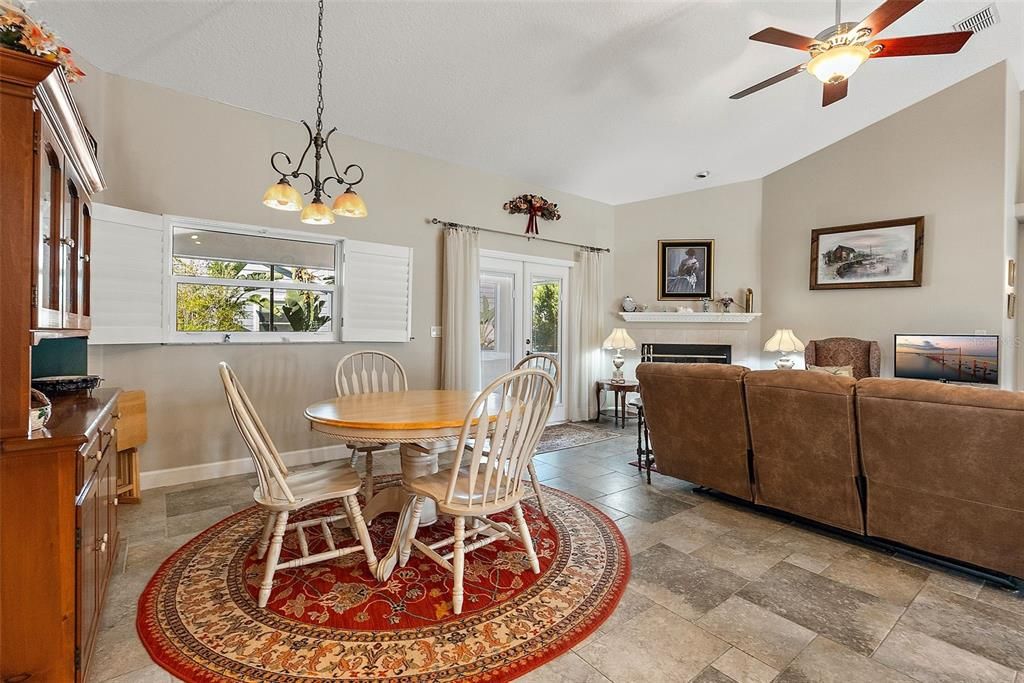 待售: $895,000 (3 贝兹, 2 浴室, 2083 平方英尺)