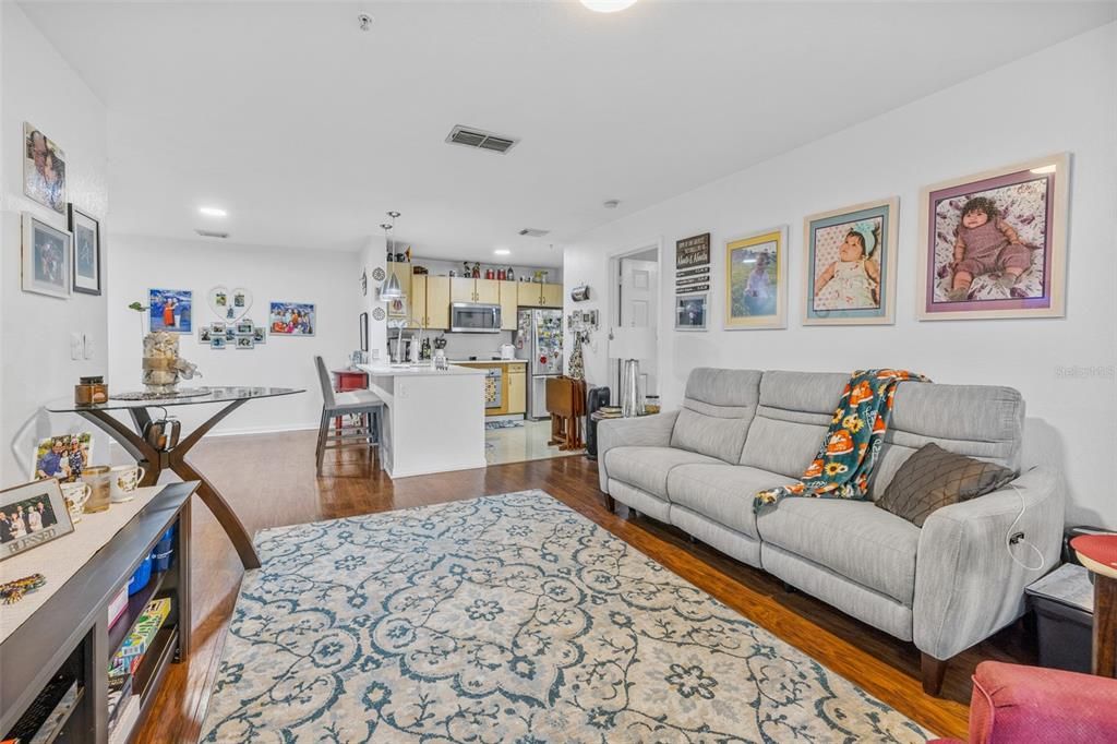 На продажу: $224,900 (2 спален, 2 ванн, 1006 Квадратных фут)