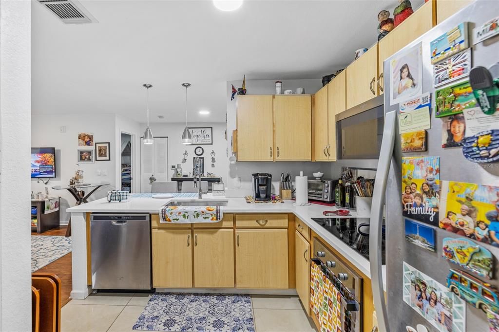 На продажу: $224,900 (2 спален, 2 ванн, 1006 Квадратных фут)