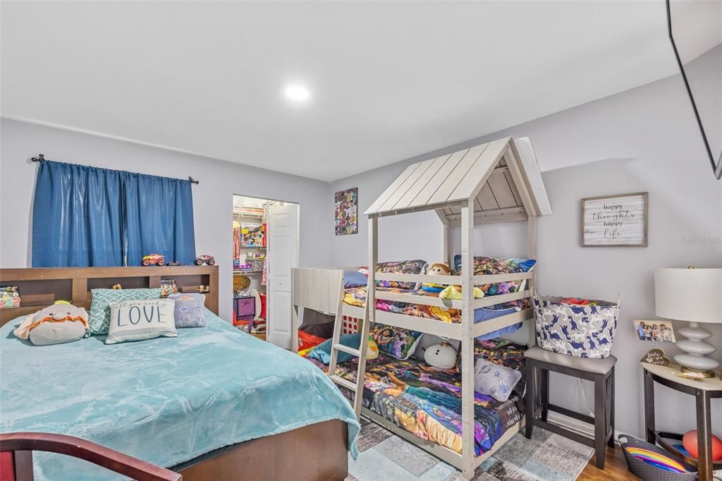 На продажу: $224,900 (2 спален, 2 ванн, 1006 Квадратных фут)