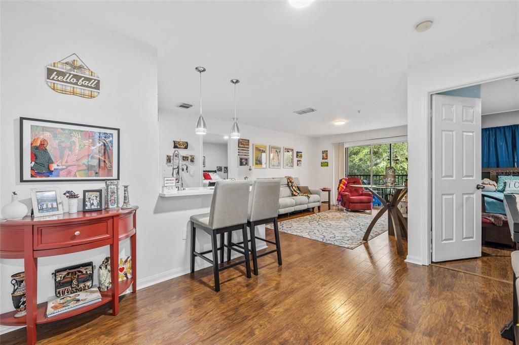 На продажу: $224,900 (2 спален, 2 ванн, 1006 Квадратных фут)