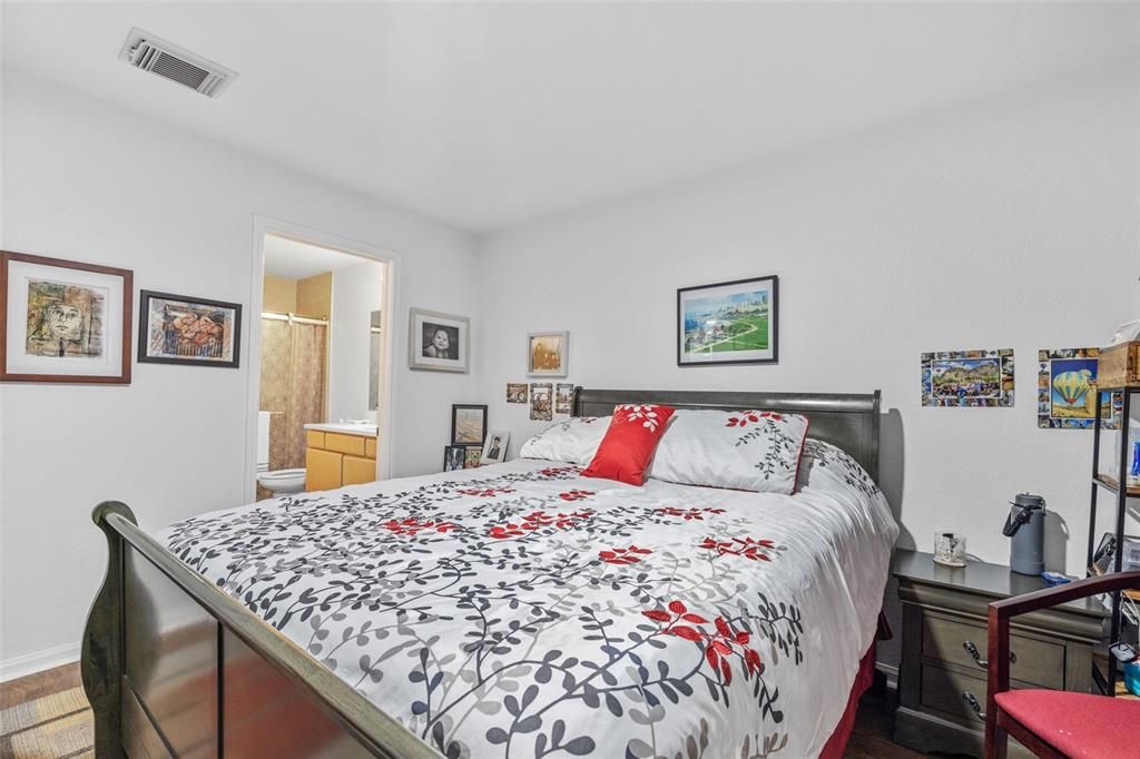 На продажу: $224,900 (2 спален, 2 ванн, 1006 Квадратных фут)