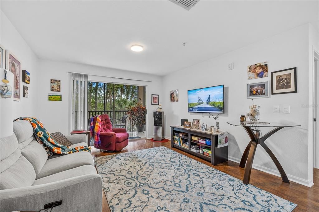 На продажу: $224,900 (2 спален, 2 ванн, 1006 Квадратных фут)