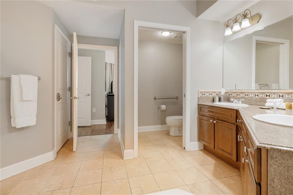 Под контрактом: $895,000 (3 спален, 3 ванн, 1818 Квадратных фут)