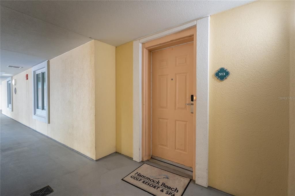 Под контрактом: $895,000 (3 спален, 3 ванн, 1818 Квадратных фут)