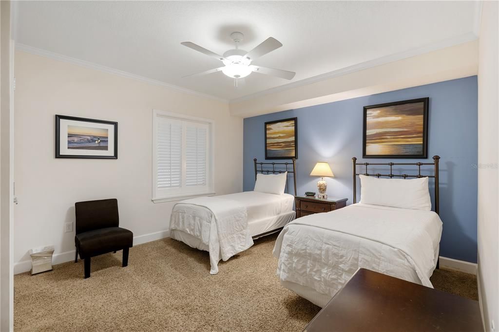 Под контрактом: $895,000 (3 спален, 3 ванн, 1818 Квадратных фут)