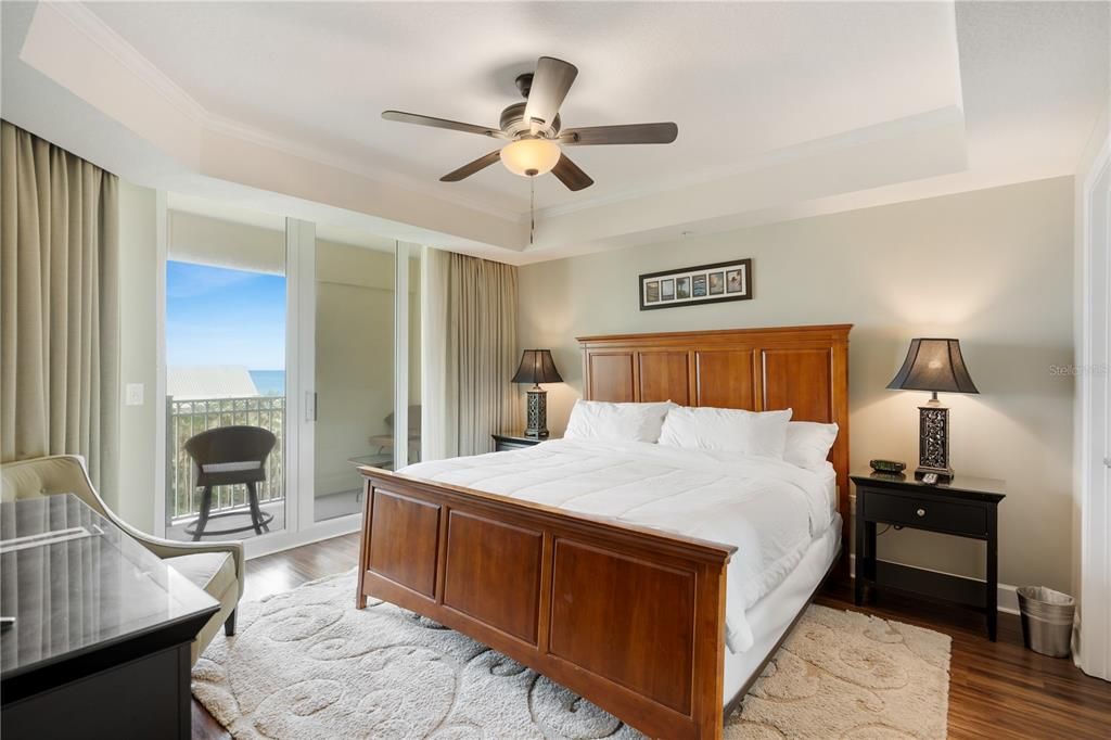 Под контрактом: $895,000 (3 спален, 3 ванн, 1818 Квадратных фут)