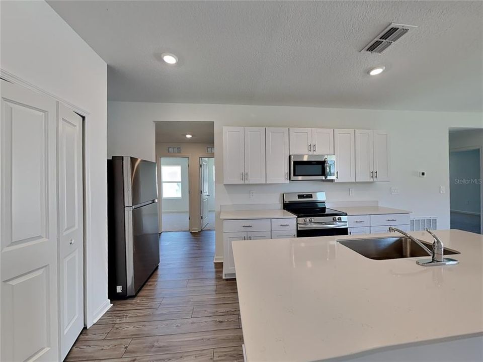 В аренду: $1,625 (3 спален, 2 ванн, 1650 Квадратных фут)