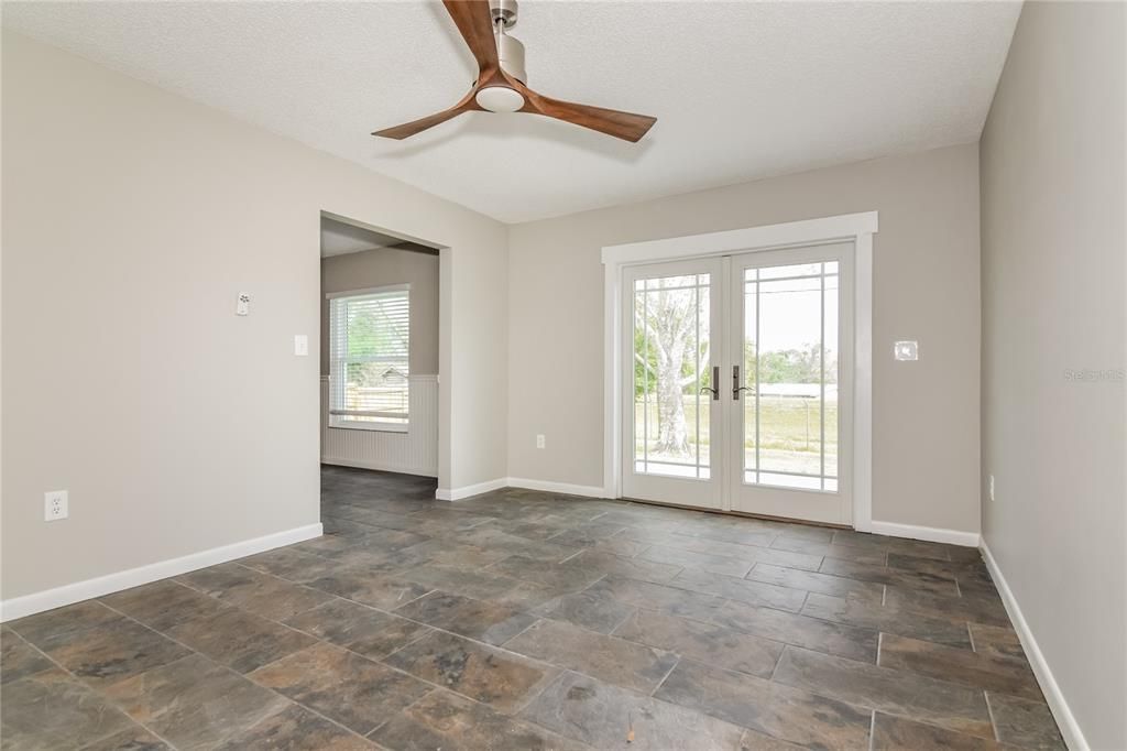 For Rent: $1,945 (3 beds, 2 baths, 1657 Square Feet)