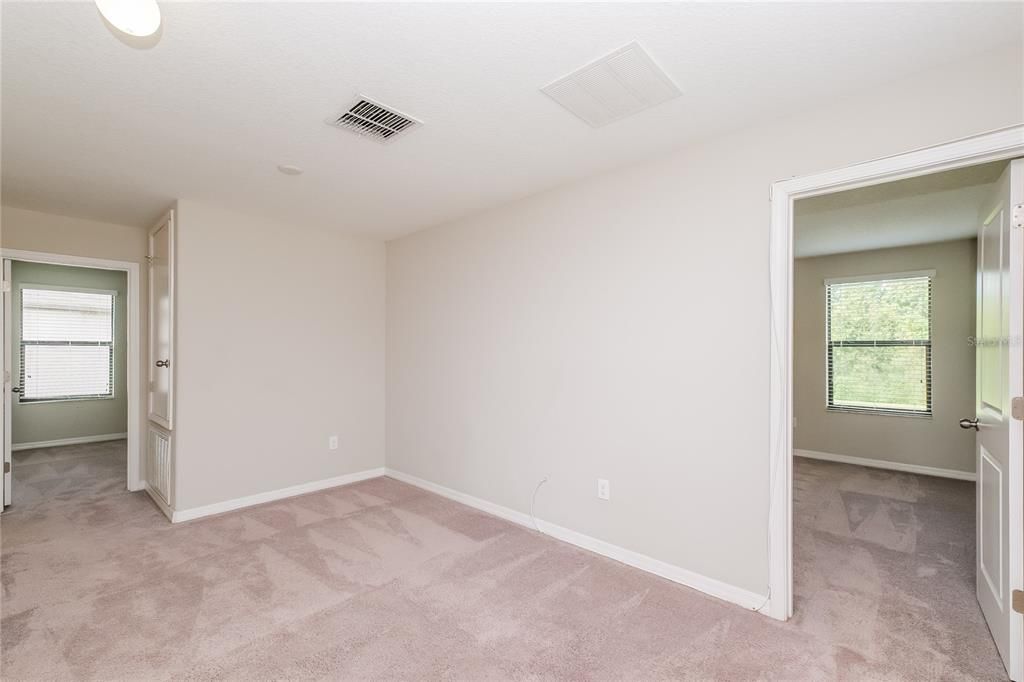 For Rent: $2,025 (4 beds, 2 baths, 1870 Square Feet)