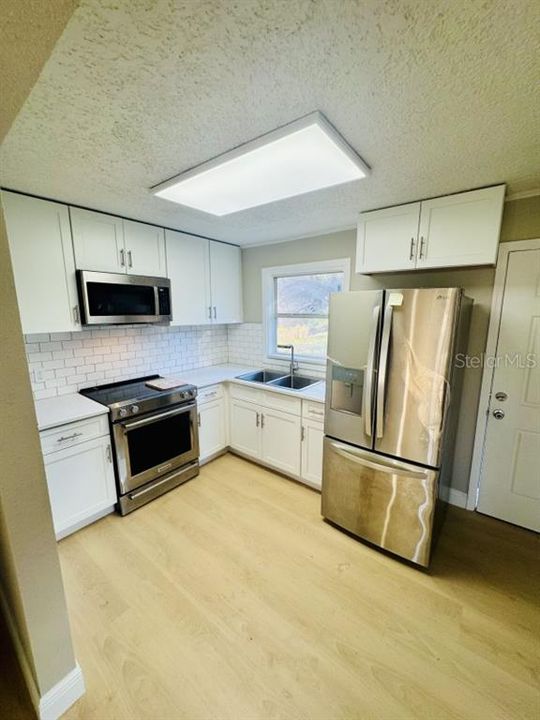 For Rent: $2,200 (3 beds, 1 baths, 1092 Square Feet)