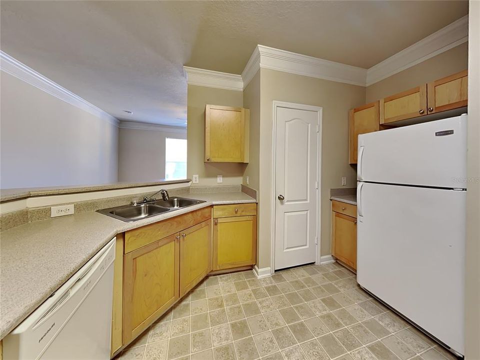 В аренду: $1,700 (2 спален, 2 ванн, 1076 Квадратных фут)