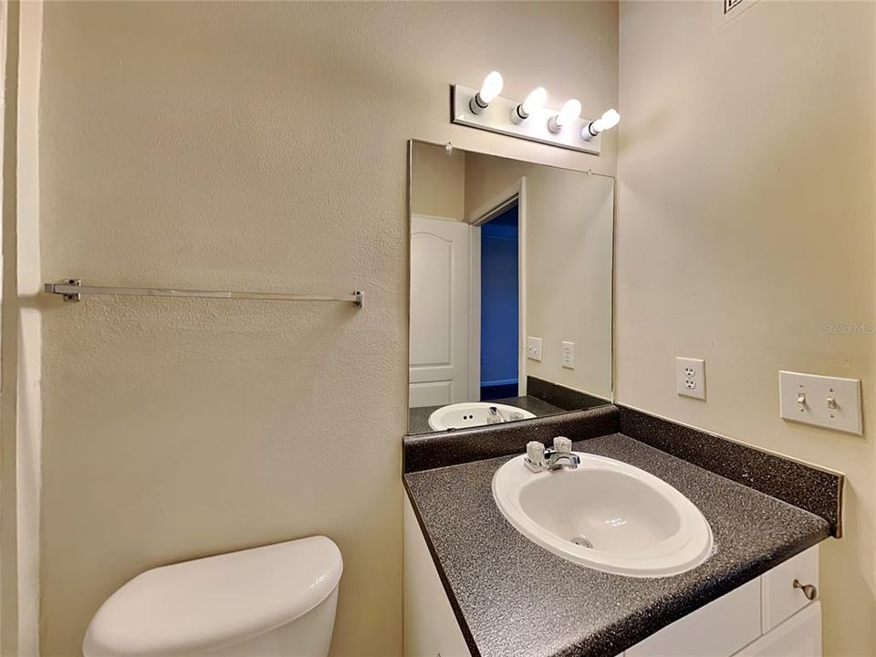 В аренду: $1,700 (2 спален, 2 ванн, 1076 Квадратных фут)