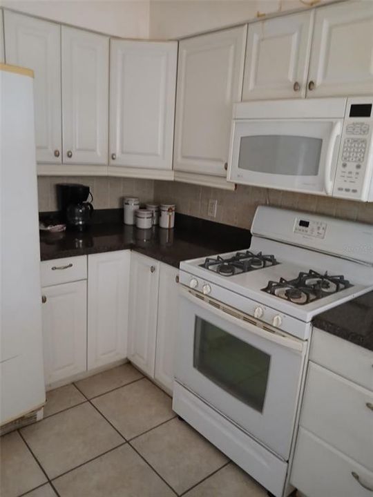 Active With Contract: $285,000 (4 beds, 3 baths, 2614 Square Feet)