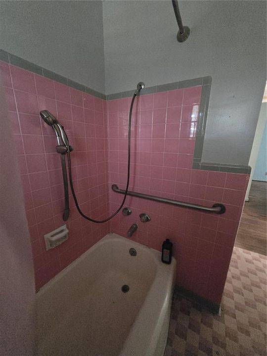 Active With Contract: $285,000 (4 beds, 3 baths, 2614 Square Feet)