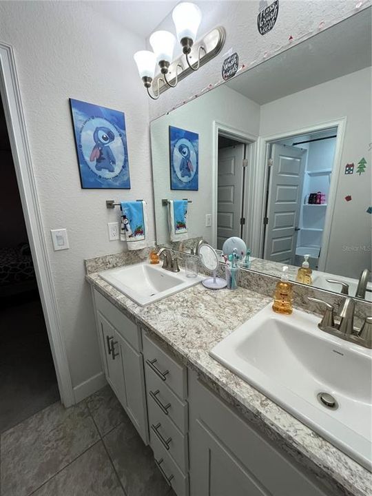 На продажу: $445,000 (5 спален, 3 ванн, 2732 Квадратных фут)