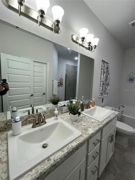 На продажу: $445,000 (5 спален, 3 ванн, 2732 Квадратных фут)