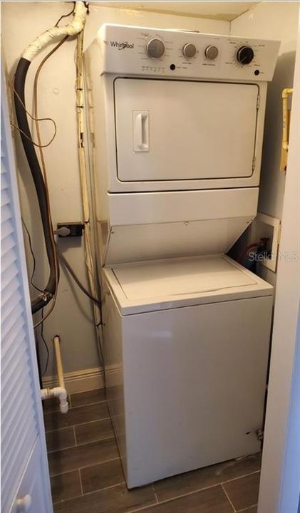 For Sale: $178,000 (2 beds, 1 baths, 632 Square Feet)