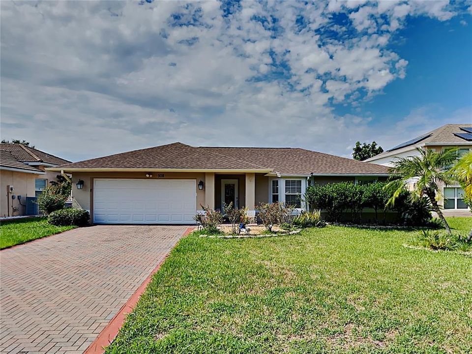 Recently Rented: $1,599 (3 beds, 2 baths, 1296 Square Feet)