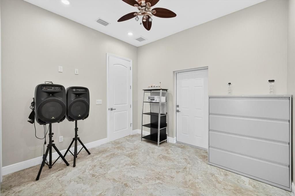 待售: $885,000 (3 贝兹, 3 浴室, 2048 平方英尺)