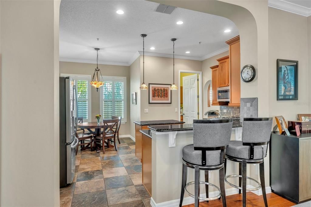 合同活跃: $995,000 (3 贝兹, 2 浴室, 2486 平方英尺)